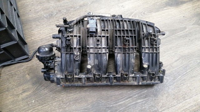 Колектор впускний 06L133201 VAG