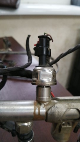 Датчик тиску палива 06L906054E VAG