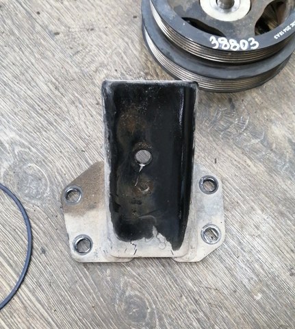 Кронштейн подушки (опори) двигуна, правої 1091A466 MITSUBISHI