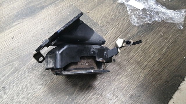 Подушка (опора) двигуна, ліва 1093A165 MITSUBISHI
