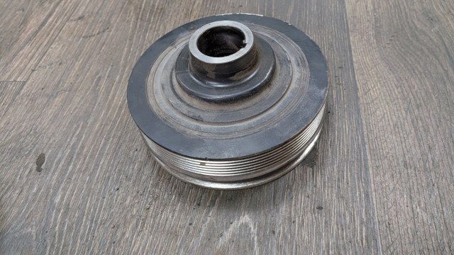 Шків колінвала (демпфер ) 1104A013 MITSUBISHI