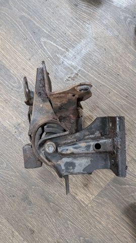 Подушка (опора) двигуна, ліва 112208H300 NISSAN