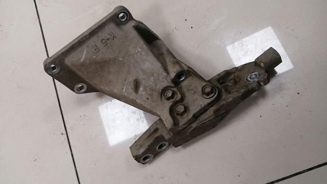 Кронштейн подушки (опори) двигуна, правої 11232JK50A NISSAN