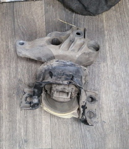 Права подушка двигуна 113758078R RENAULT