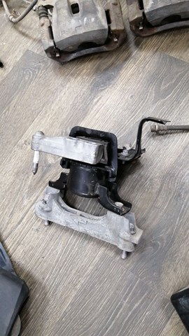 Права подушка двигуна 123050V030 TOYOTA