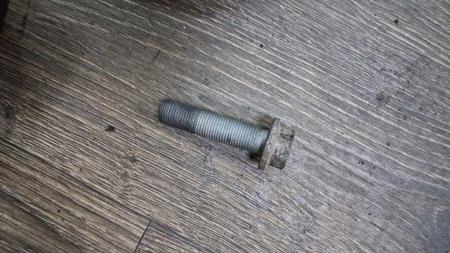 Болт коленвала 1230900Q0A NISSAN