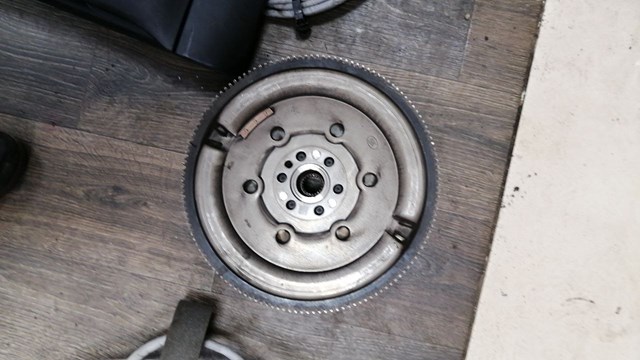 Демпферний маховик 1233100QAB NISSAN