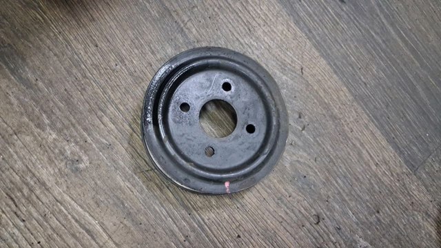 Шків водяної помпи 1330A073 MITSUBISHI