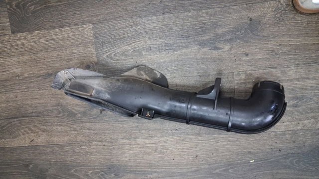 Патрубок повітряний, вхід повітряного фільтра 1505A131 MITSUBISHI