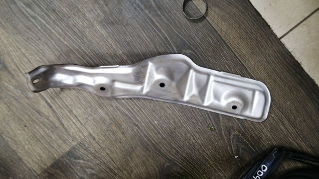 Кришка випускного колектора 1555A768 MITSUBISHI