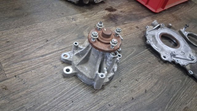 Водяний насос 1610039485 TOYOTA