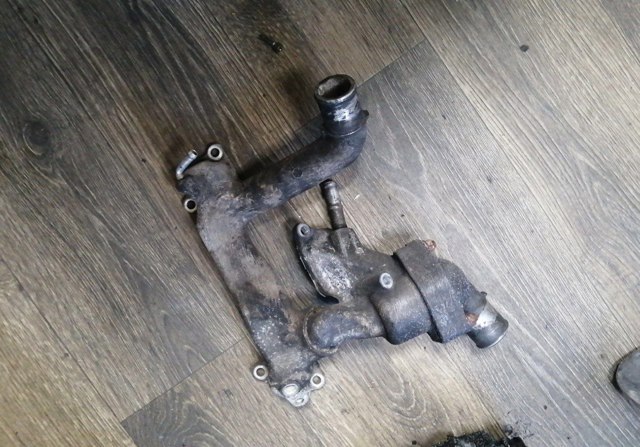 Амортизатори передні 1635550080 TOYOTA