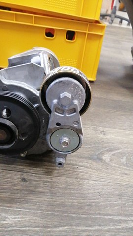 Натягувач приводного ременя 1662036011 TOYOTA