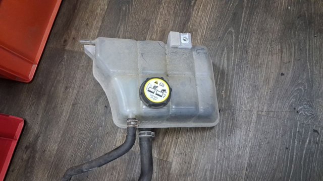 Бачок системи охолодження двигуна розширювальний 1722875 FORD