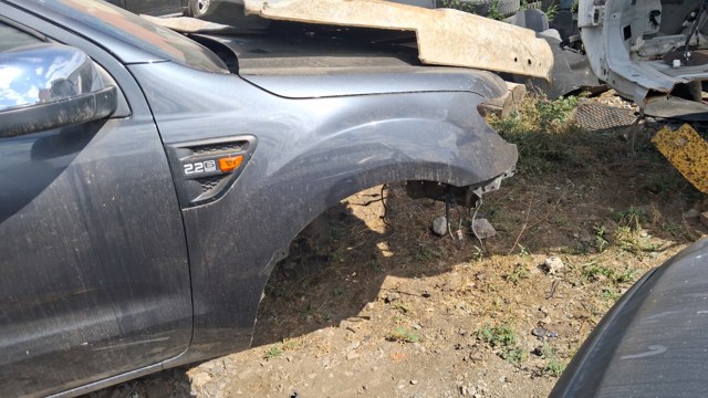 Переднє праве крило 1729172 FORD