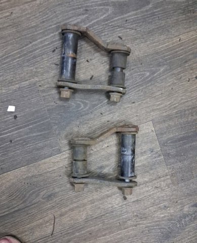 Серьга задньої ресори 1735617 FORD