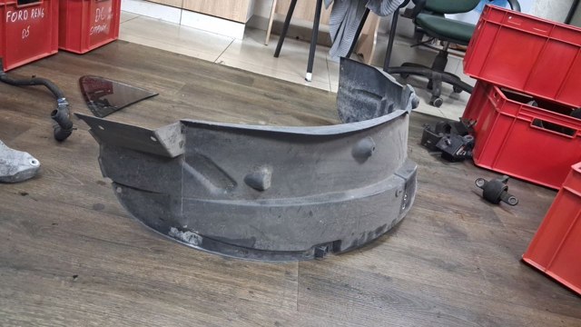 Підкрилок передній лівий 1741577 FORD