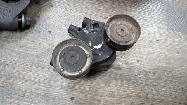 Натягувач приводного ременя 1895944 FORD