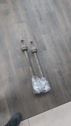 Піввісь задня, права 1K0501204G VAG