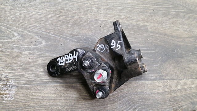 Кронштейн подушки (опори) двигуна, правої 216702B100 HYUNDAI
