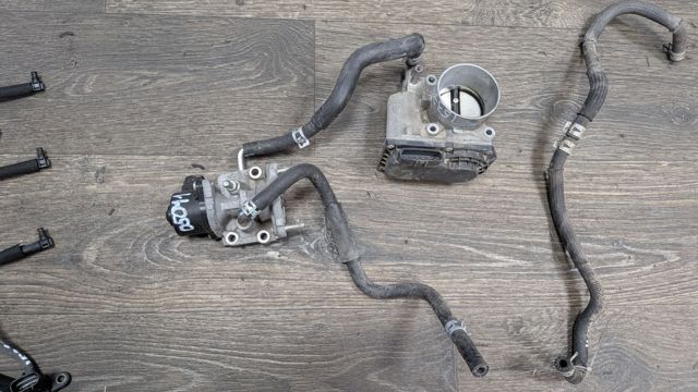 Блок дросельної заслінки 2203036020 TOYOTA