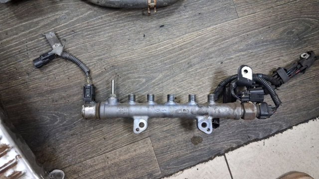 Паливна рампа 238100E010 TOYOTA