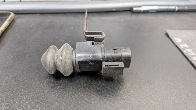 Датчик відкриття капота 25362JH10A NISSAN