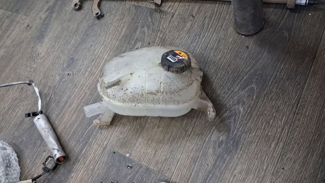 Водяний бачок системи охолодження 25430J7400 HYUNDAI