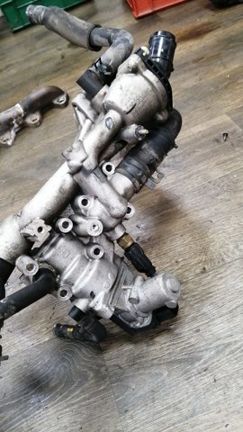 Корпус термостата 256102F010 HYUNDAI