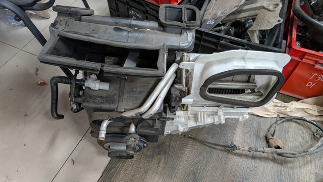 Радіатор опалювача салону Nissan X-Trail