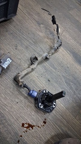 Датчик рівня масла двигуна 37310RSAG01 HONDA