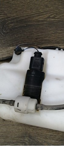 Насос омивача скла переднього 3841086G00 SUZUKI