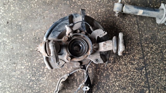 Цапфа поворотна права 3870A110 MITSUBISHI
