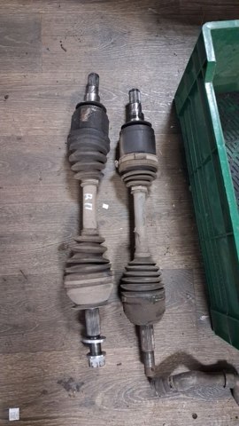 Вісь передня 391005X20A NISSAN