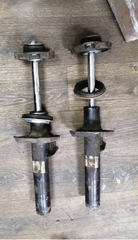 Амортизатори передні 3C0413031M VAG