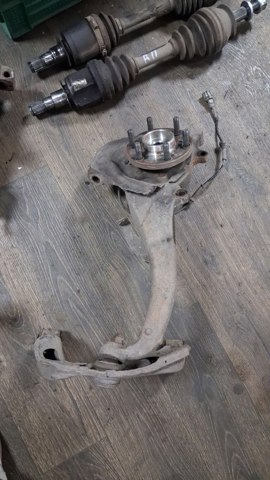 Цапфа передні праві 400145X00C NISSAN