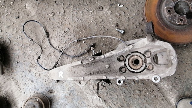 Цапфа - поворотний кулак передній, правий 40014EG000 NISSAN