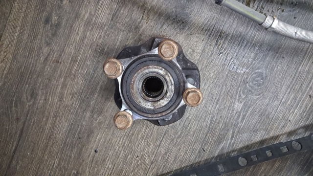 Маточина заднього колеса 4241048060 TOYOTA