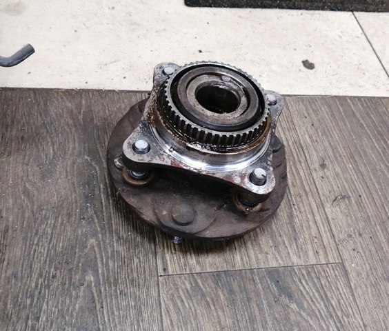 Маточина переднього колеса 435020K030 TOYOTA