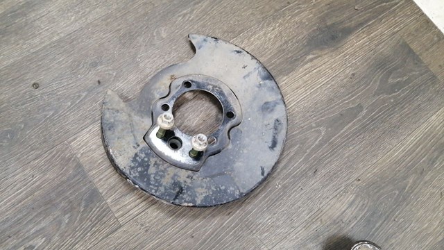 Захист гальмівного диска заднього, правого 440208J010 NISSAN