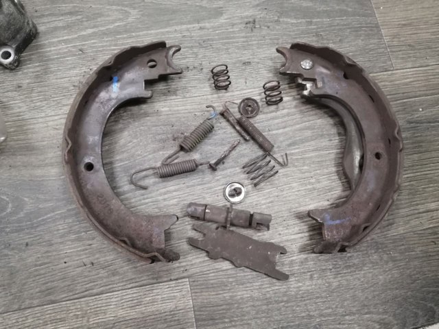 Гальмівні колодки ручника 4654048050 TOYOTA