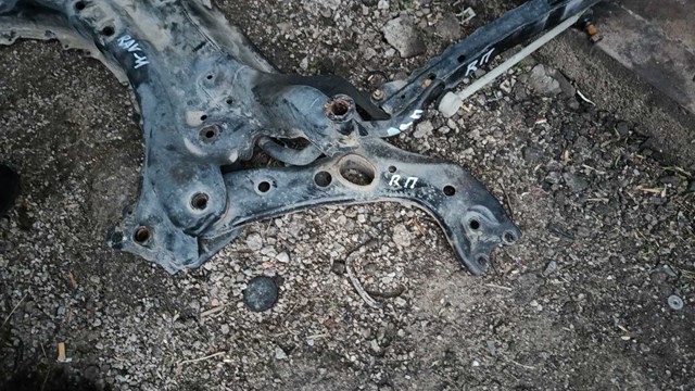 Правий важіль передній нижній підвіски 480680R030 TOYOTA