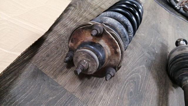 Кріплення переднього амортизатора 4860960100 TOYOTA