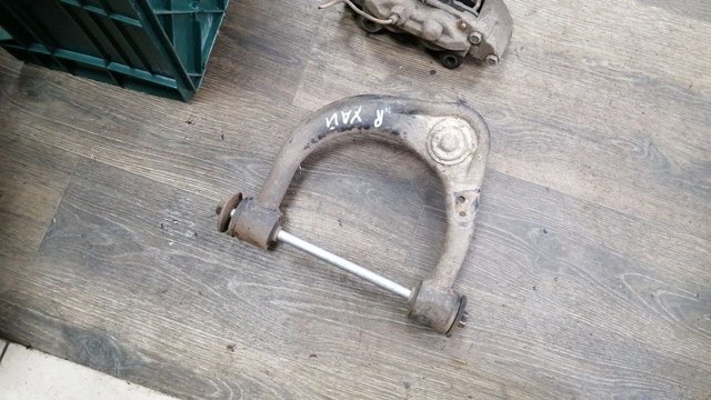 Важіль передньої підвіски верхній, правий 486100K040 TOYOTA