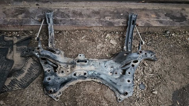 Підрамник передньої підвіски 512010R011 TOYOTA