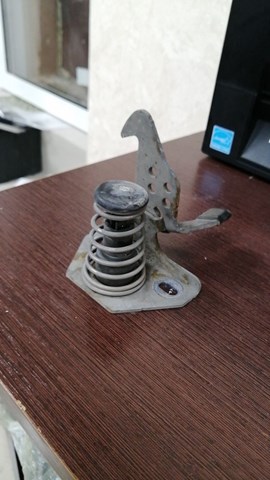Стояк-гак замка капота 51237034256 BMW