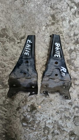 Кронштейн бампера переднього, правий 5210260260 TOYOTA