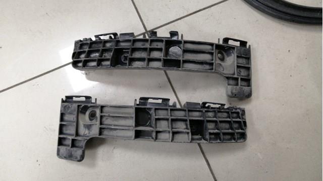 Кронштейн бампера заднього, правий 5215548030 TOYOTA
