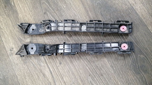 Кронштейн бампера заднього, правий 5215578010 TOYOTA