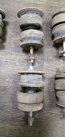 Болт подушки рами кузова 5221735191 TOYOTA